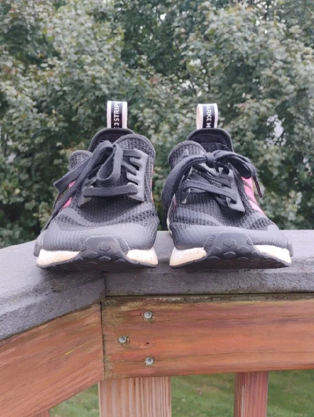 adidas NMD R1 Signal Pink Stripe Black Running Shoes FV9153 Men's Size 8.5